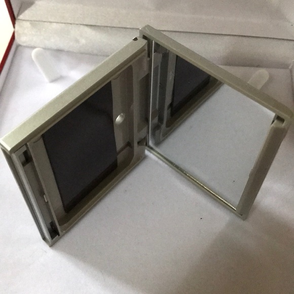 Trish McEvoy Refillable Mirror Compact  NWOT - Picture 3 of 4